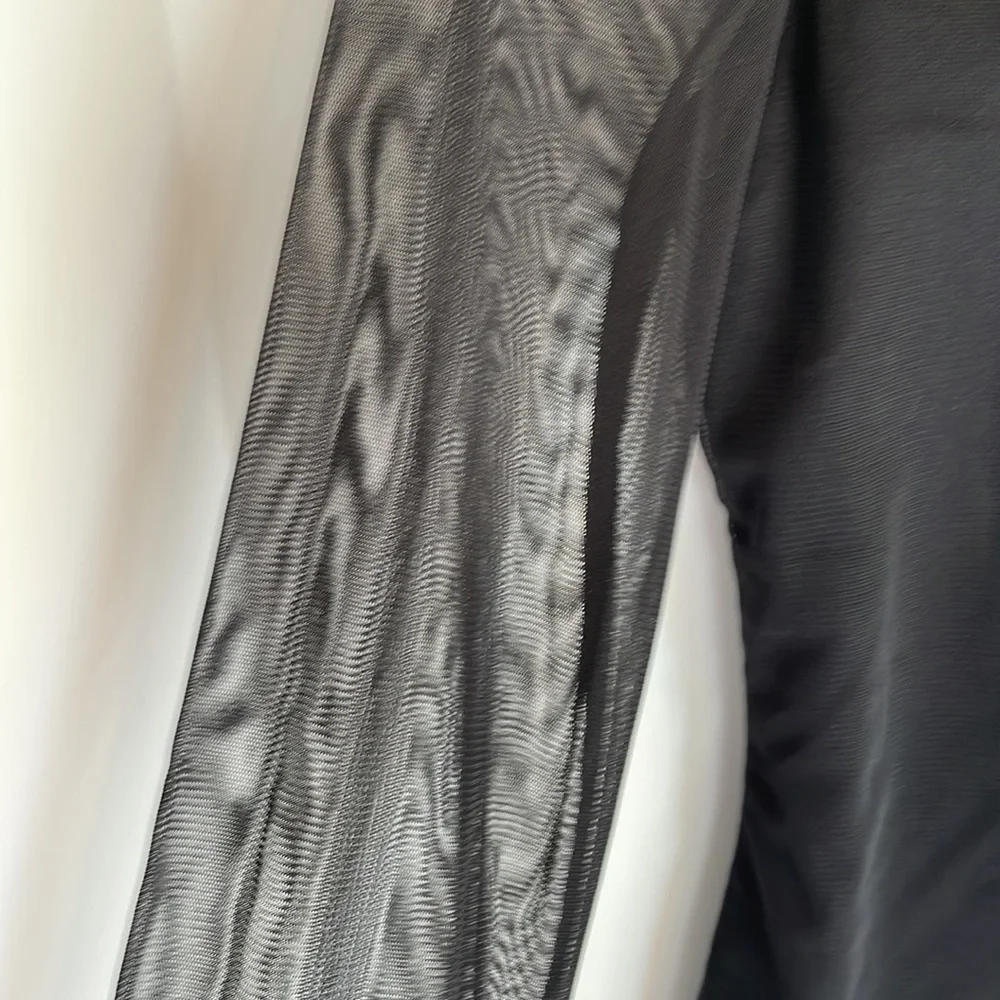 I.N.C. Women's Blouse Sequines Black NWT Size Medium ( would fit a small). - Picture 5 of 8